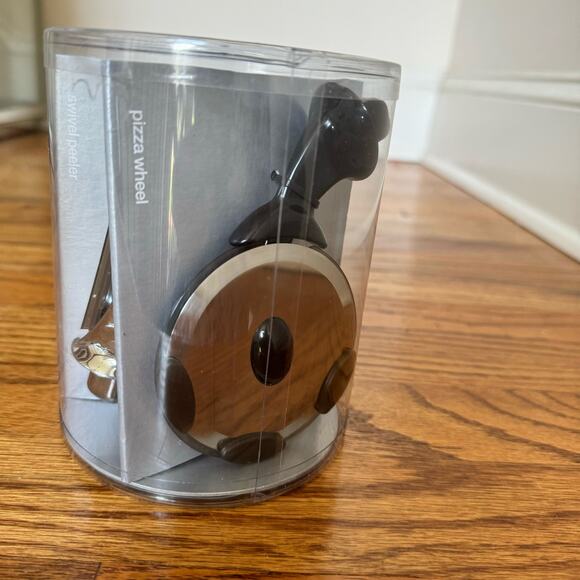 NWT Crate and Barrel Multi Gadget Ice Cream Scoop Pizza Wheel Peeler Handle - Picture 6 of 10